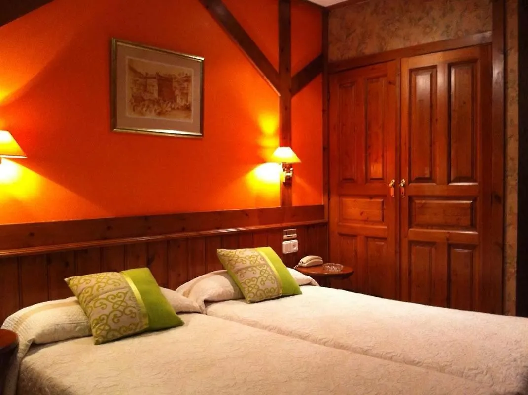 Hotel-Restaurante Casa Enrique Solares Country house